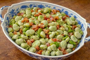 Broad beans with bacon
