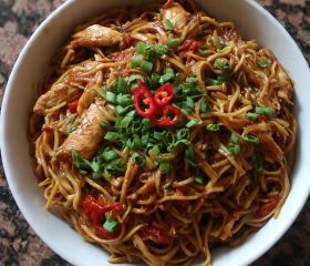 Stir fried noodles with chicken